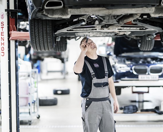 rapport Sociale Studier George Hanbury Mekaniker med Mercedes og Audi kompetencer